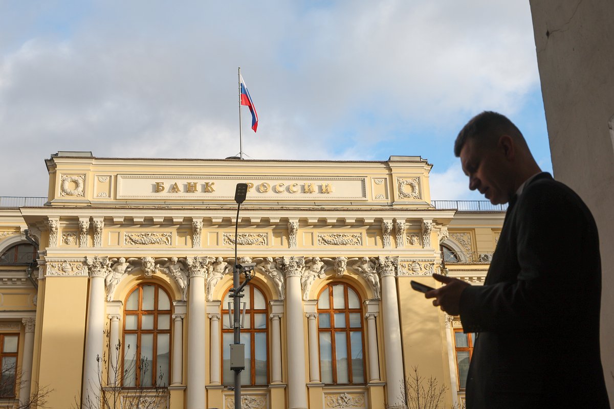 «Да, это безобразие». Что рассказал Путин про высокие зарплаты, льготную ипотеку и снижение ключевой ставки?