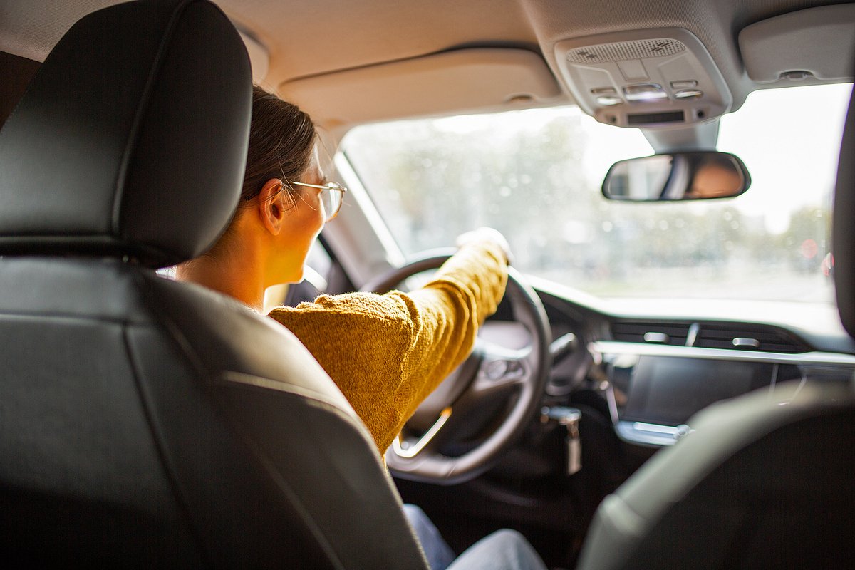 «Я живу чужой жизнью» Миллионы людей следят за своими близкими. Почему они это делают и как забота превращается в манию?