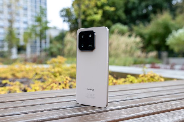 На российском рынке представлен новый смартфон Honor с Google-сервисами: что он может?