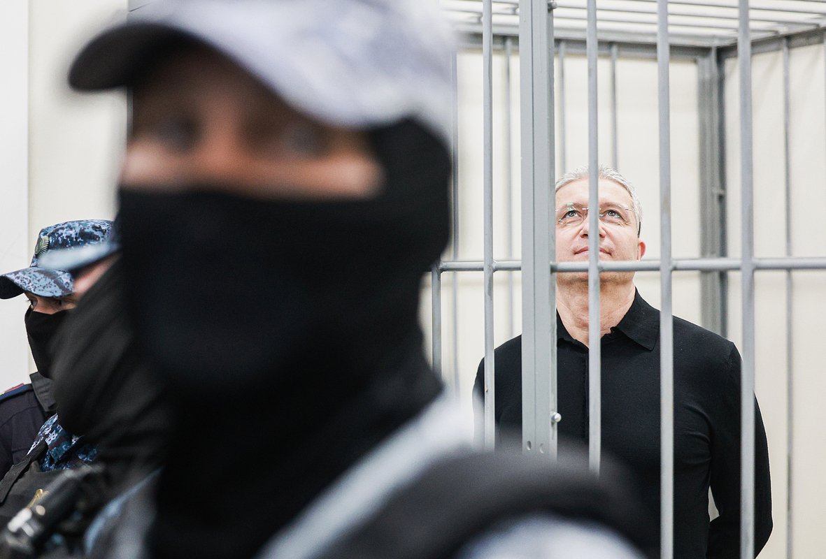 Тимур Иванов осуждён за растрату и лишён гражданства