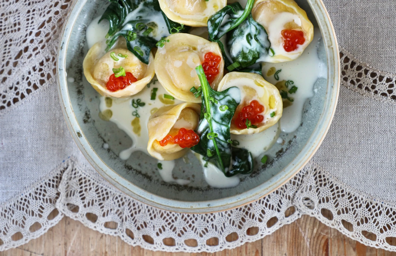 Пельмени с копченой форелью, муксуном и красной икрой