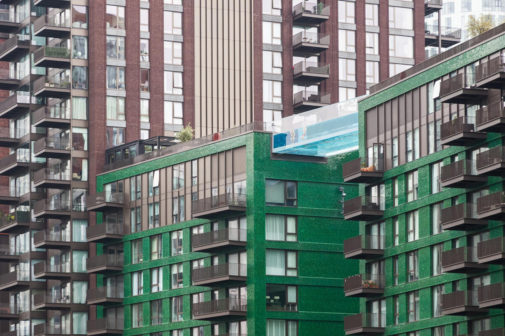 Басейн ЖК Embassy Gardens в Лондоне
