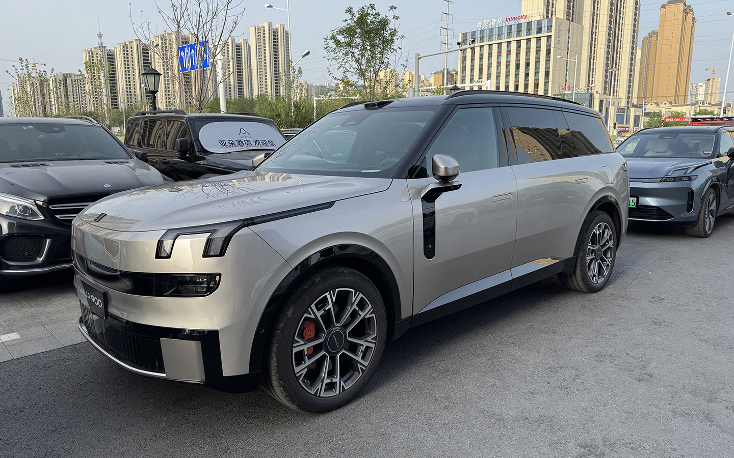 Lynk & Co 900