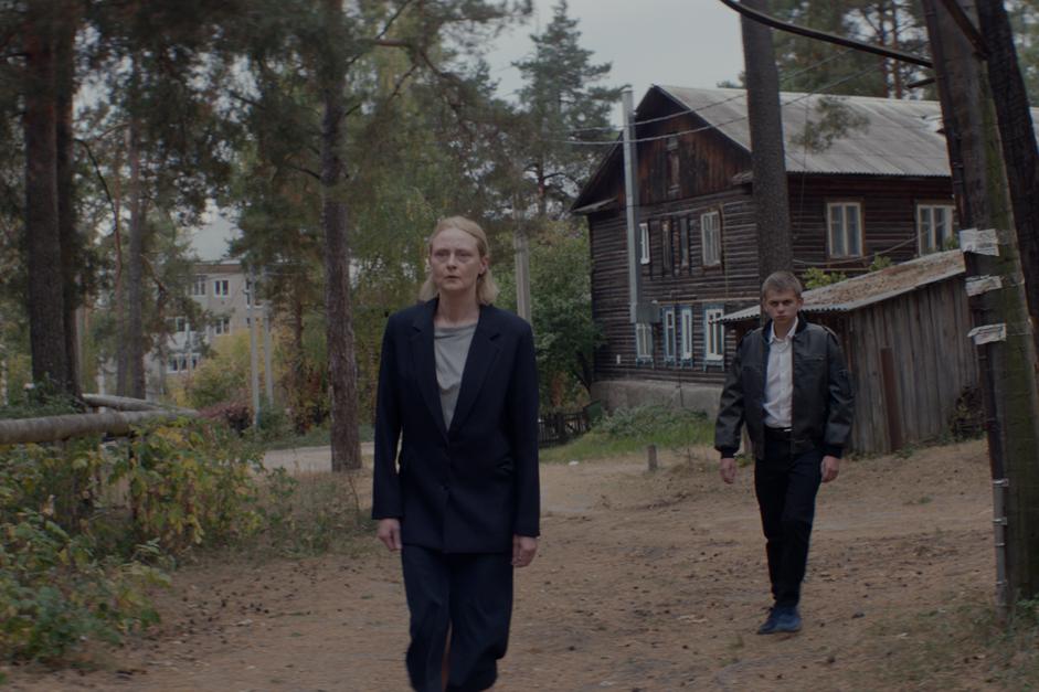 Кадр из фильма «Над вечным покоем»