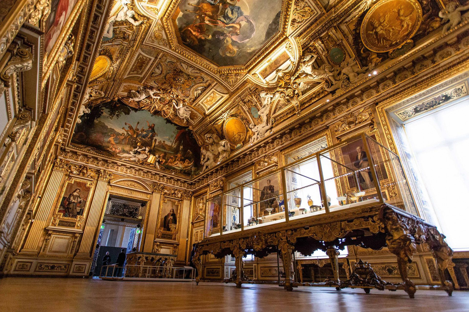 Зал Апплон в Лувре