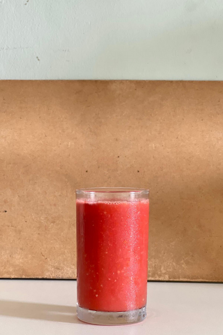 Томатный сок насыщает организм водой и питательными веществами