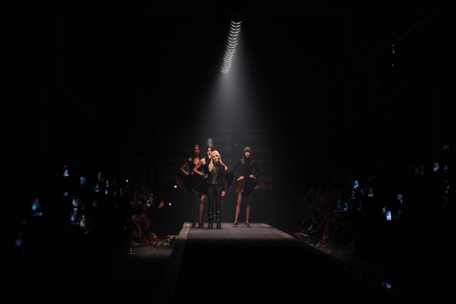 Донателла Версаче на показе Versace осень-зима 2025/2026