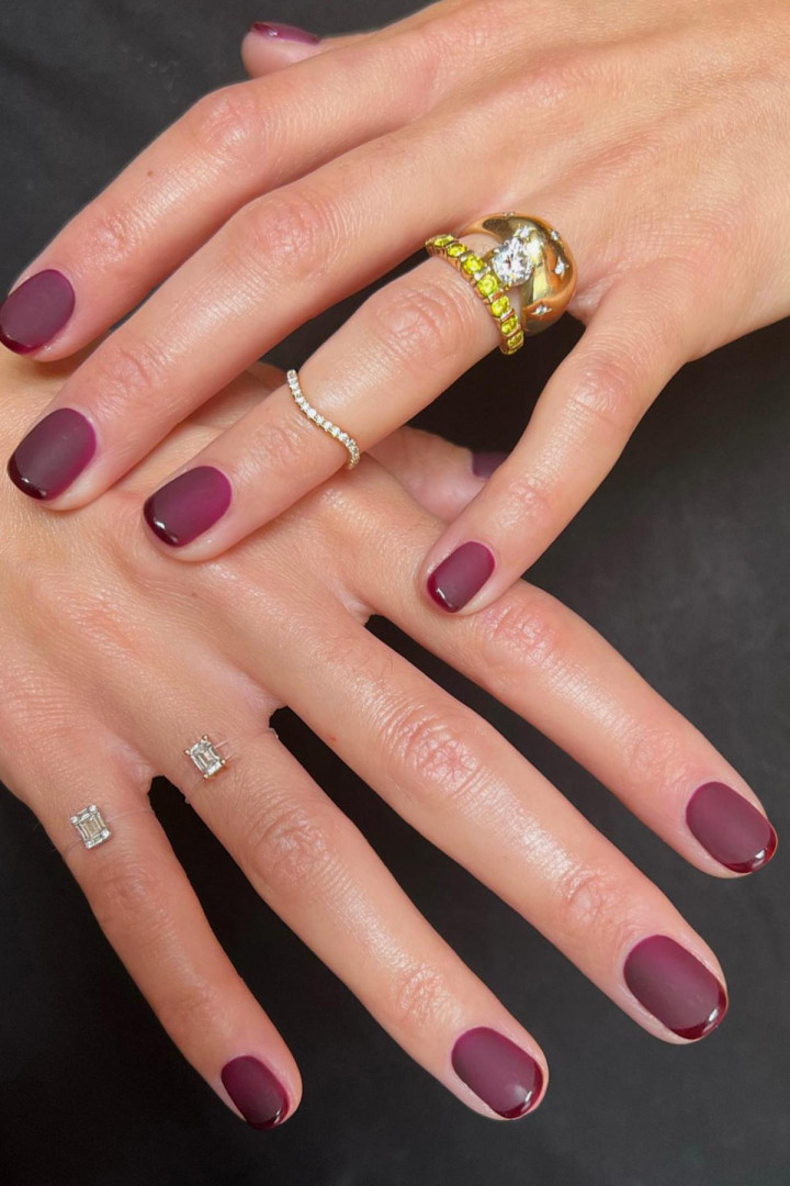 Пример маникюра винный бархат