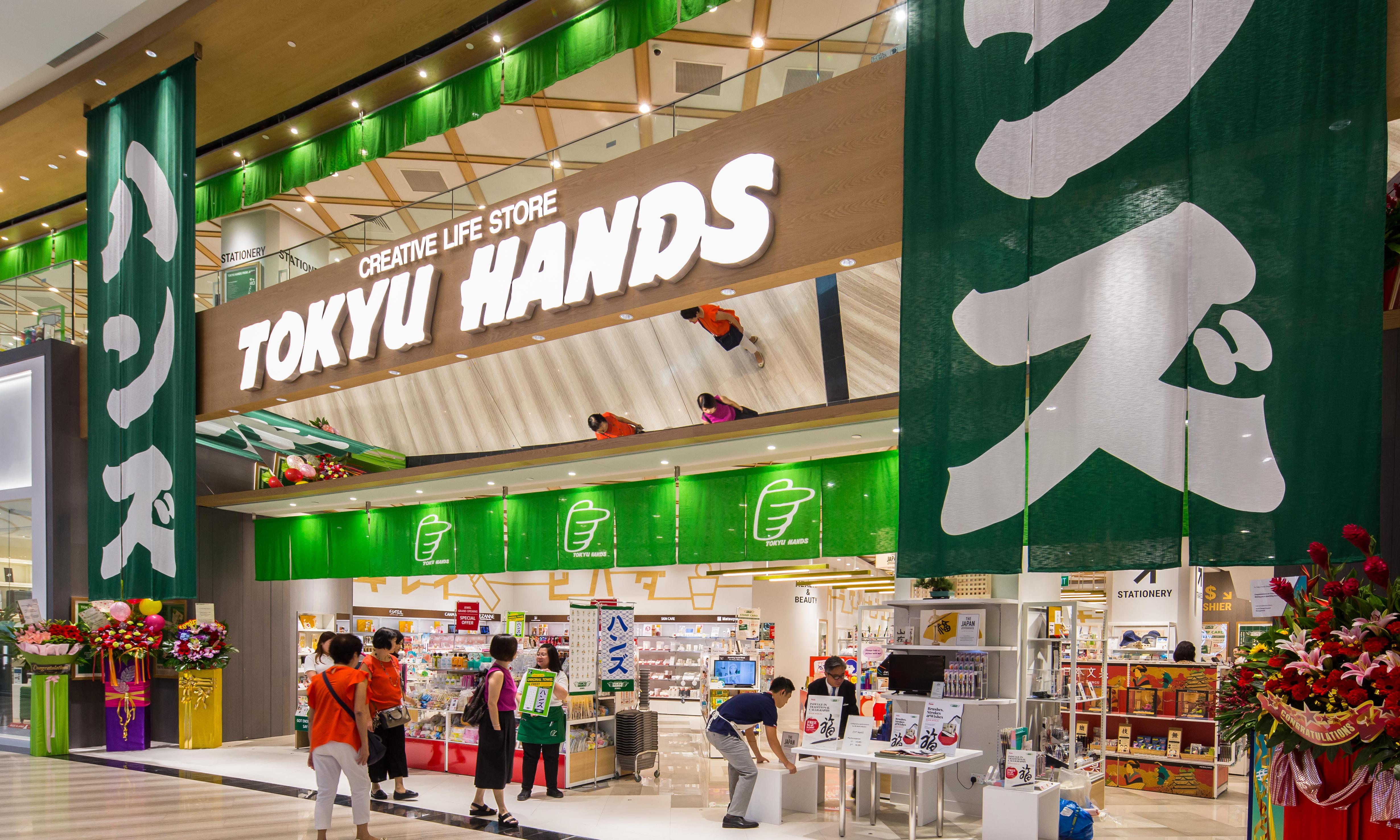 Магазин Tokyu Hands на открытии в аэропорту Jewel Changi.