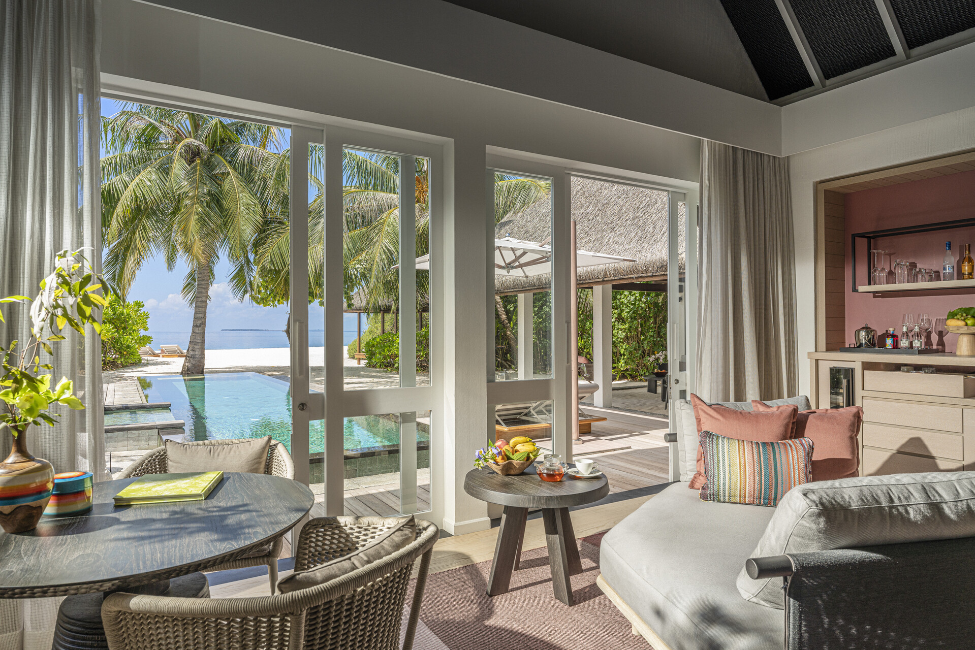 Four Seasons Landaa Giraavaru