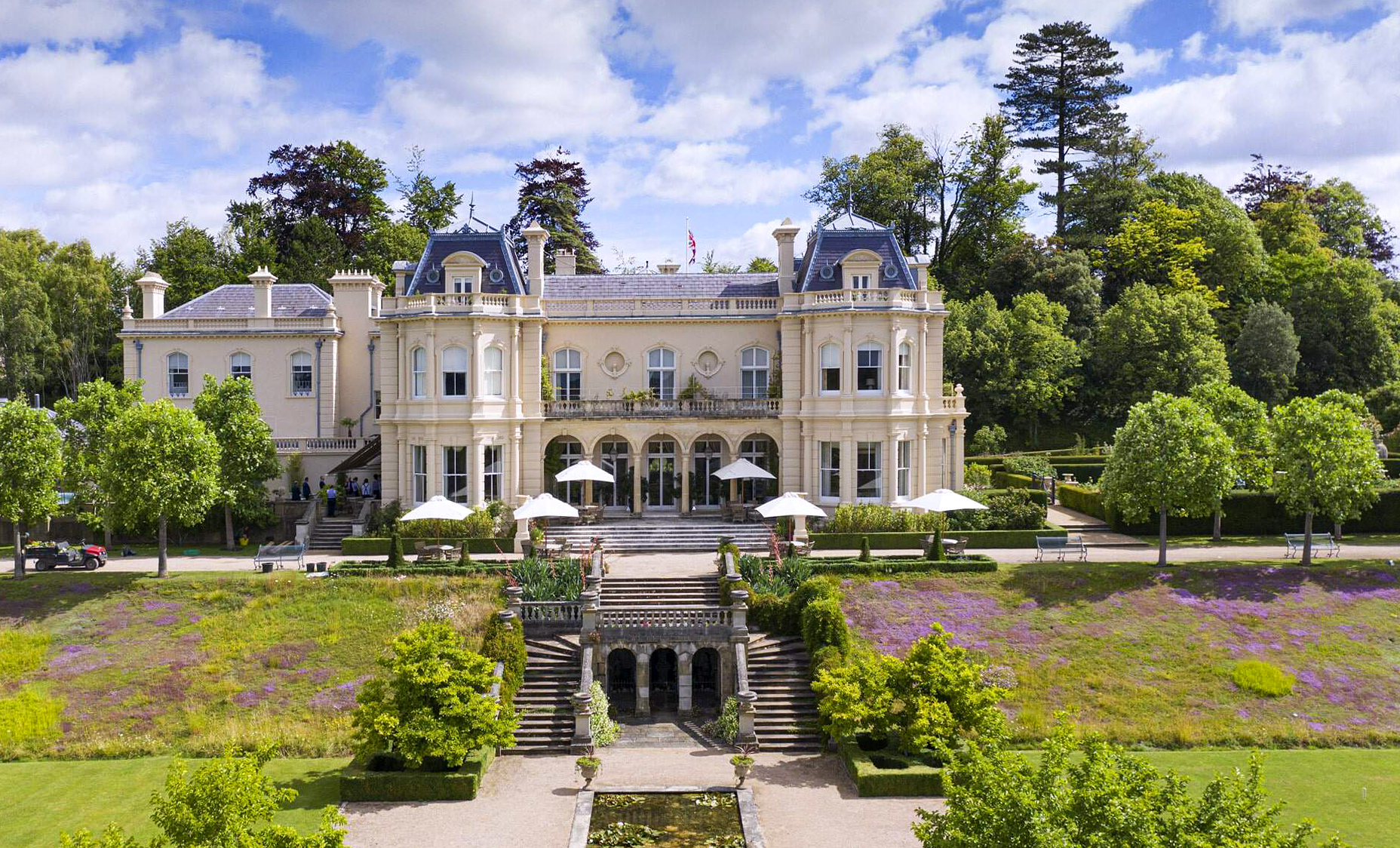 Аэроснимок отеля Beaverbrook в Суррее.