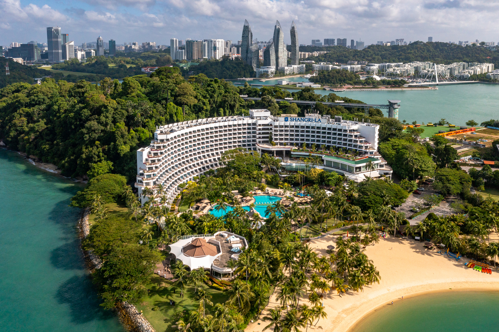 Аэрофотосъемка Shangri-La Rasa Sentosa Resort в Сингапуре