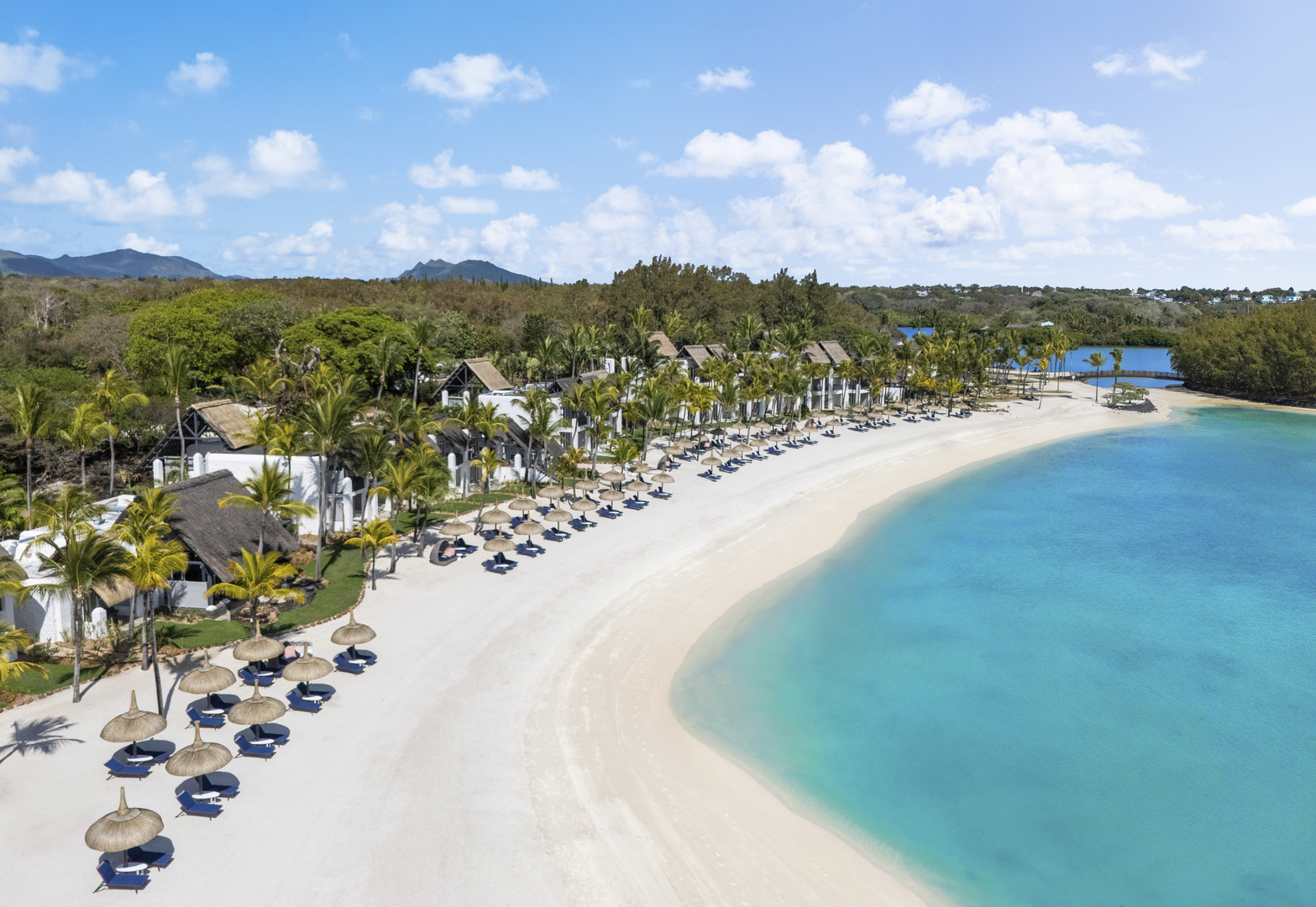 Аэрофотосъемка курорта Shangri-La Le Touessrok на Маврикии.