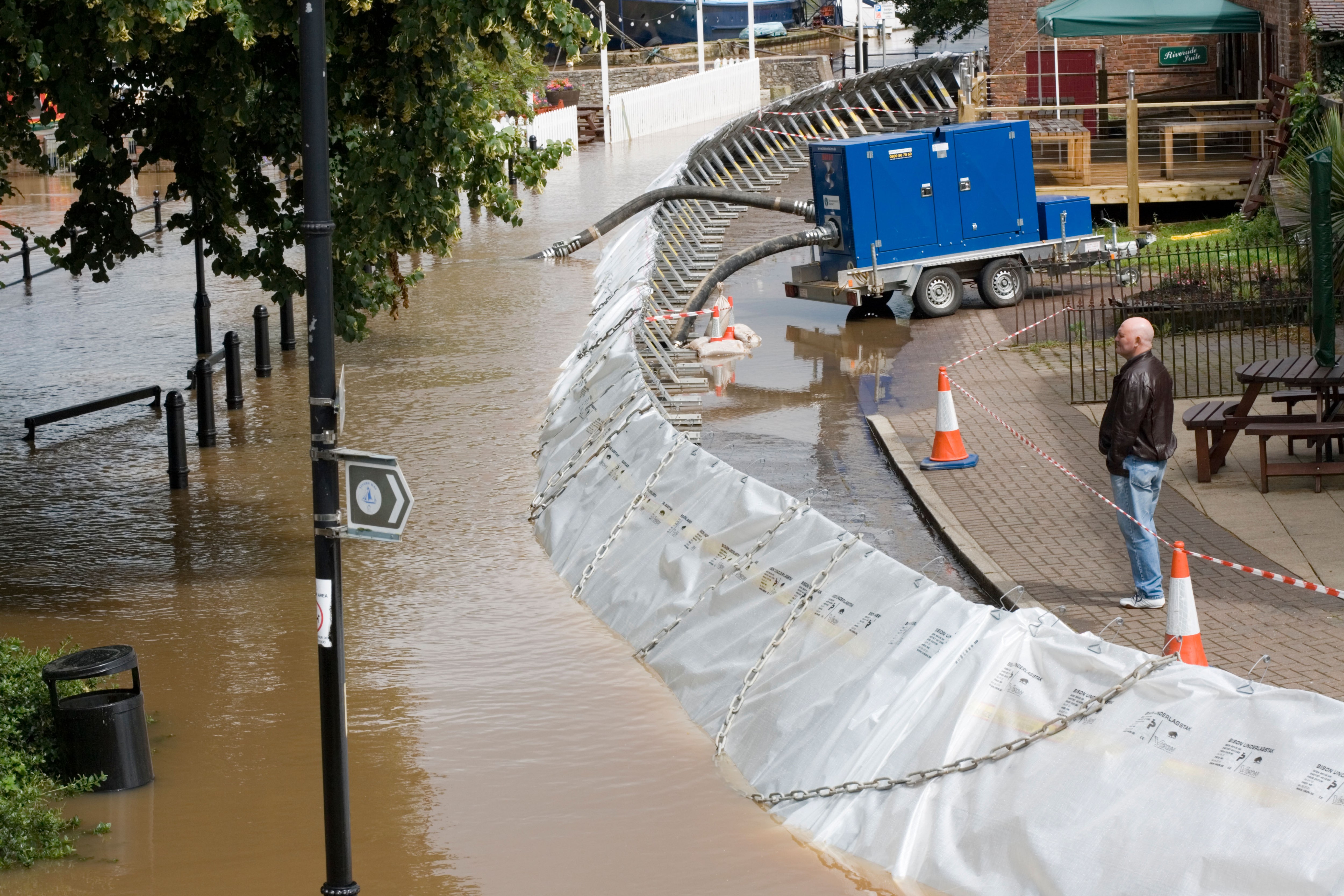 Flood barriers in Upton-upon-Severn in 2007