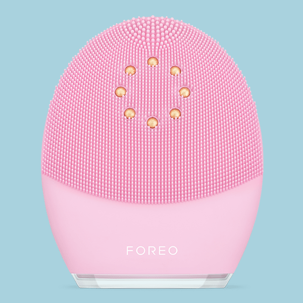Розовая щётка для очищения лица FOREO Luna.