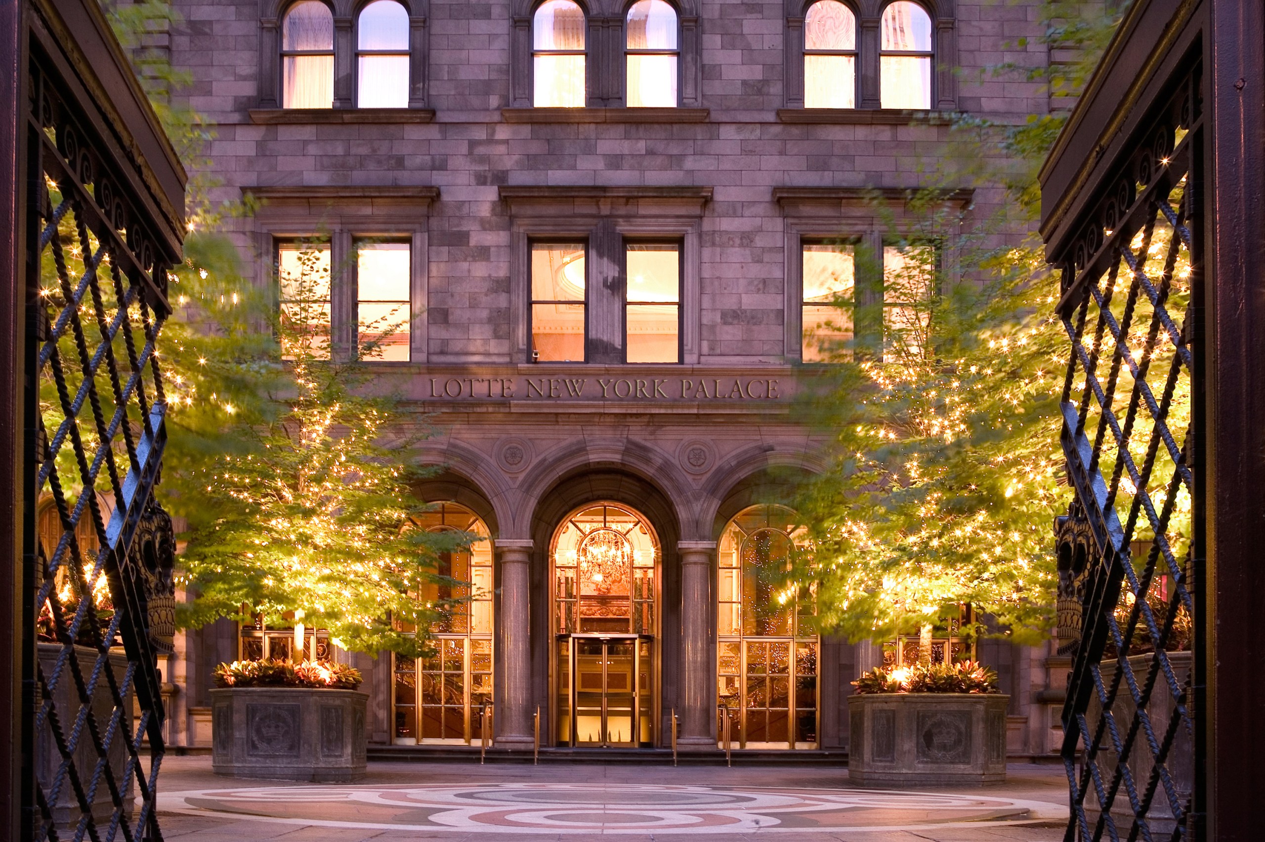 Lotte New York Palace - один из лучших отелей в Нью-Йорке