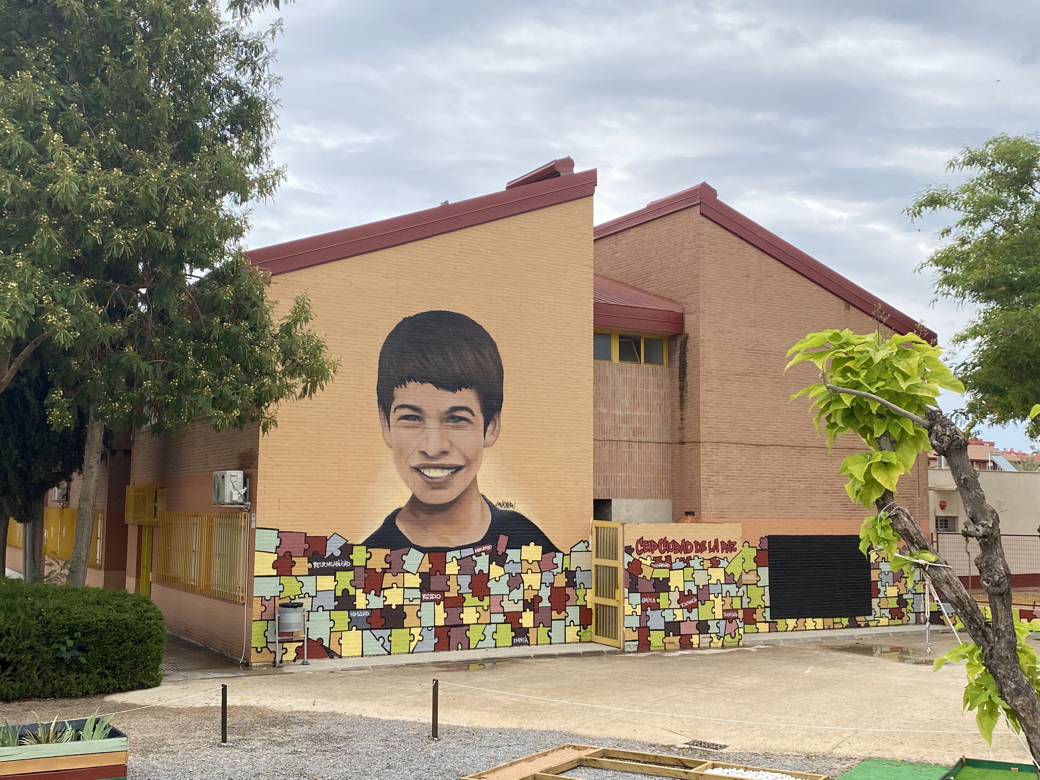 A mural honoring their former pupil was painted at Alcaraz’s primary school in El Palmar, Murcia, in 2023