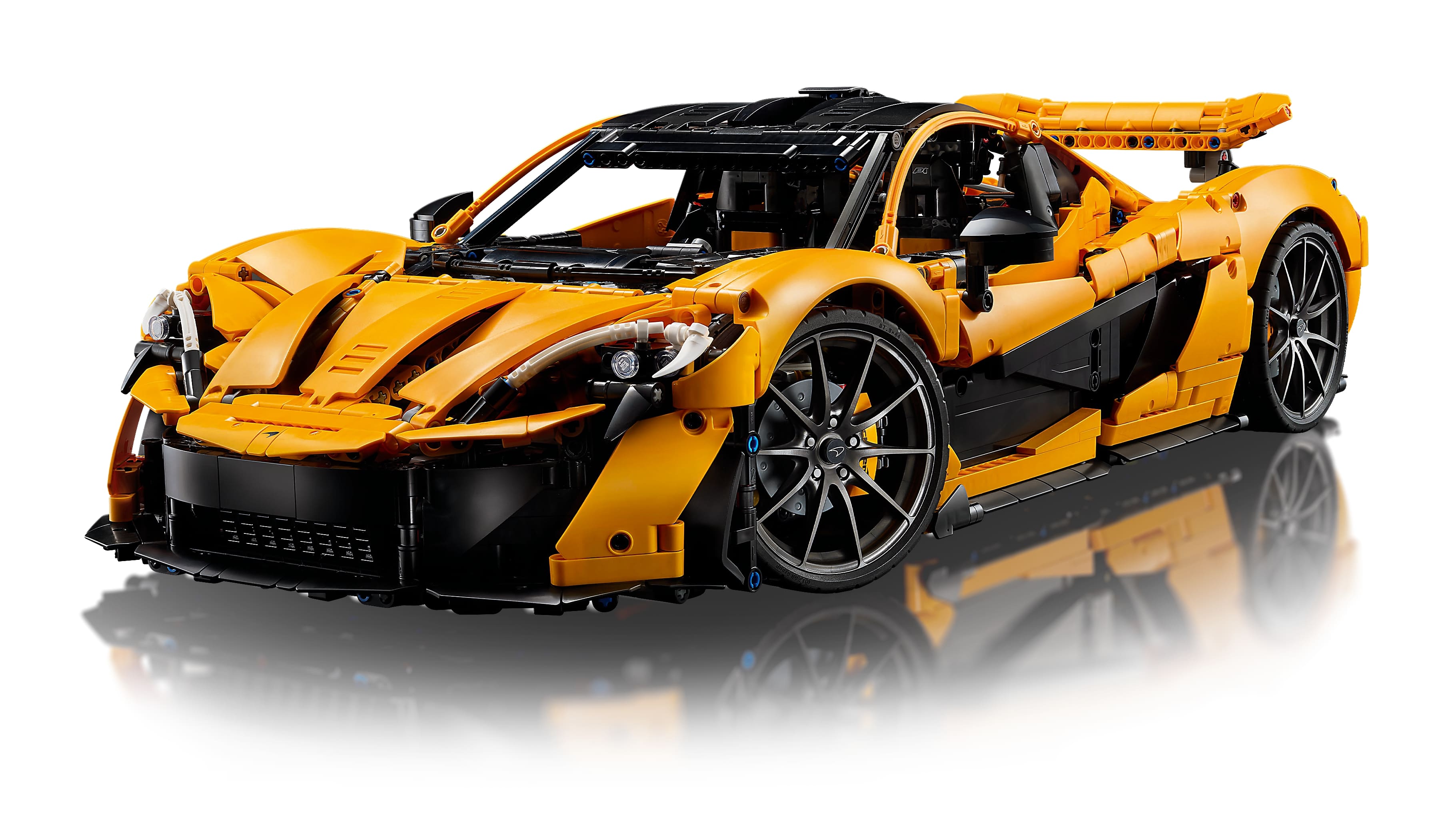 Модель Lego McLaren P1 в масштабе 1:8