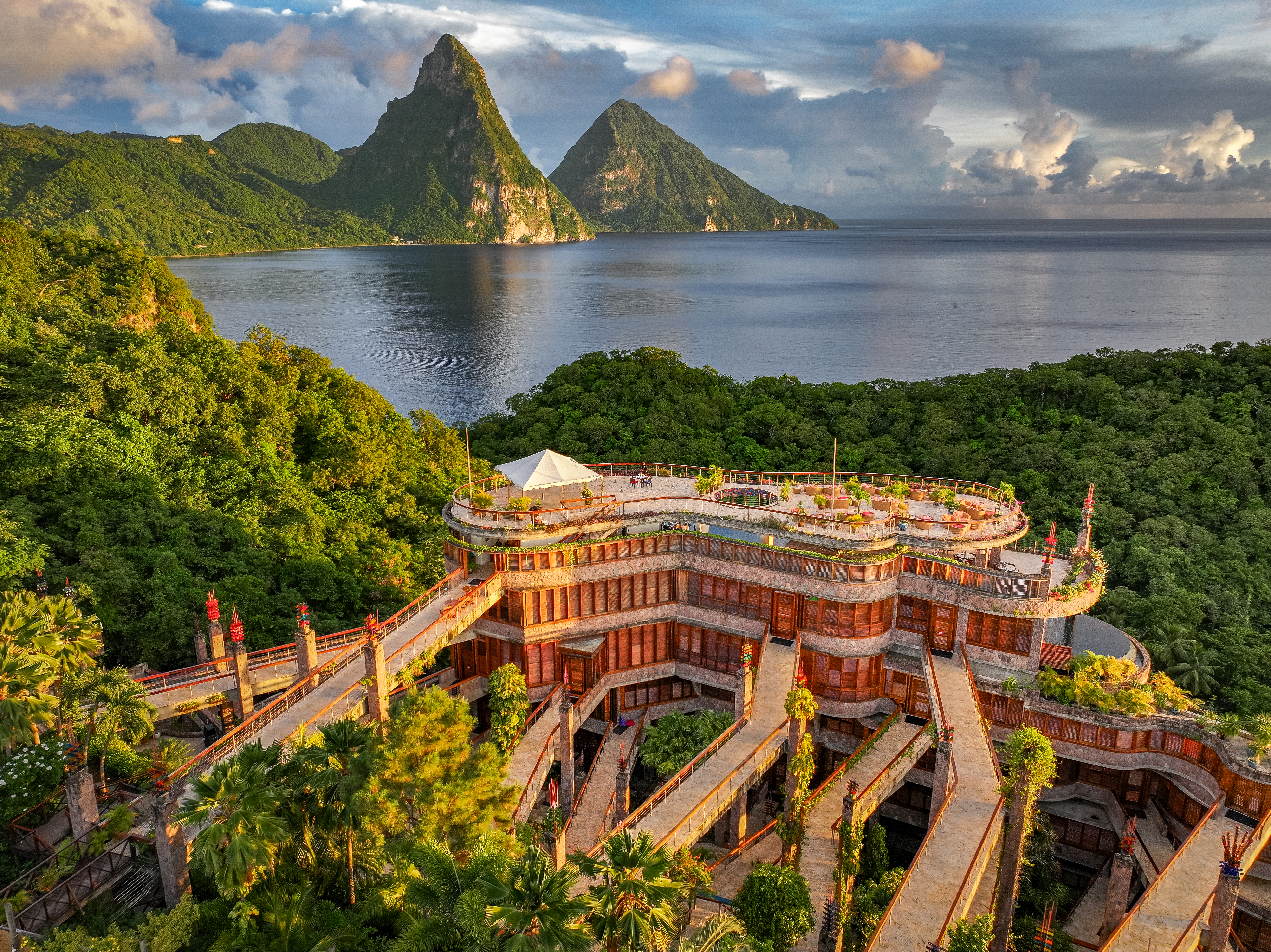 Аэрофотоснимок курорта Jade Mountain на Святом Люсии.