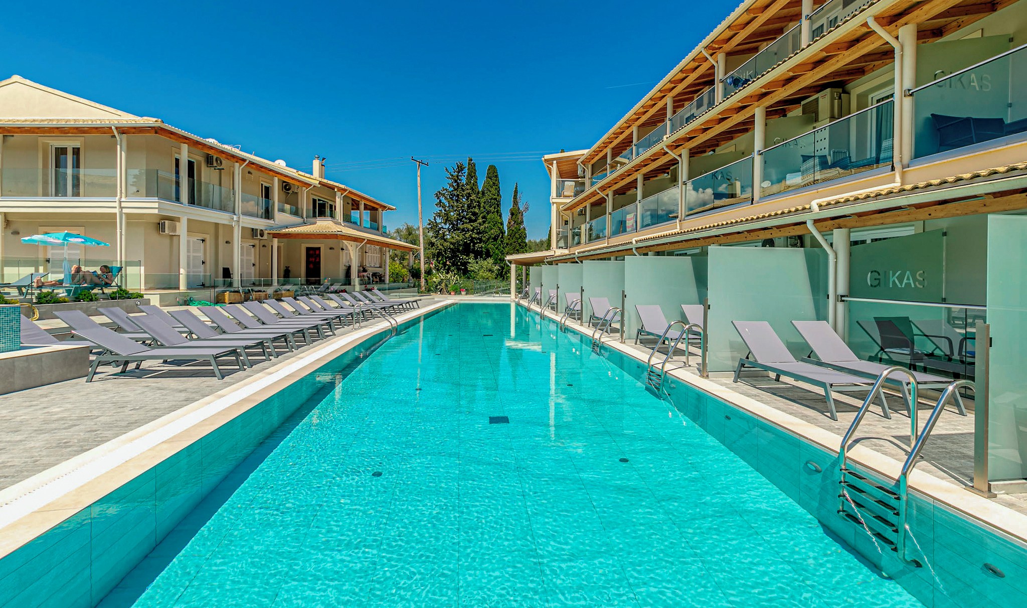 Длинный бассейн в Palapart Gouvia.