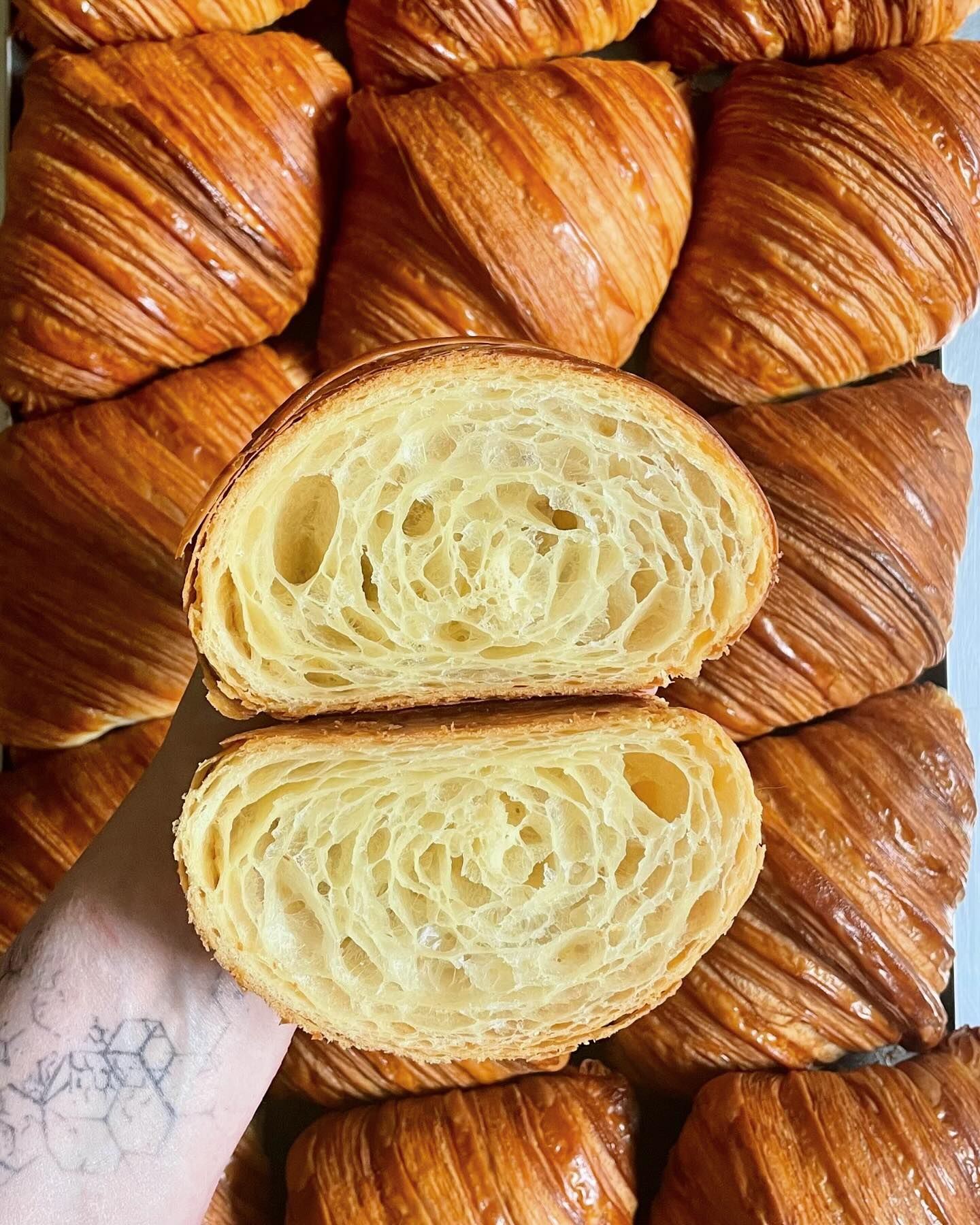 Вкусные круассаны из Maple Leaf Bakery.