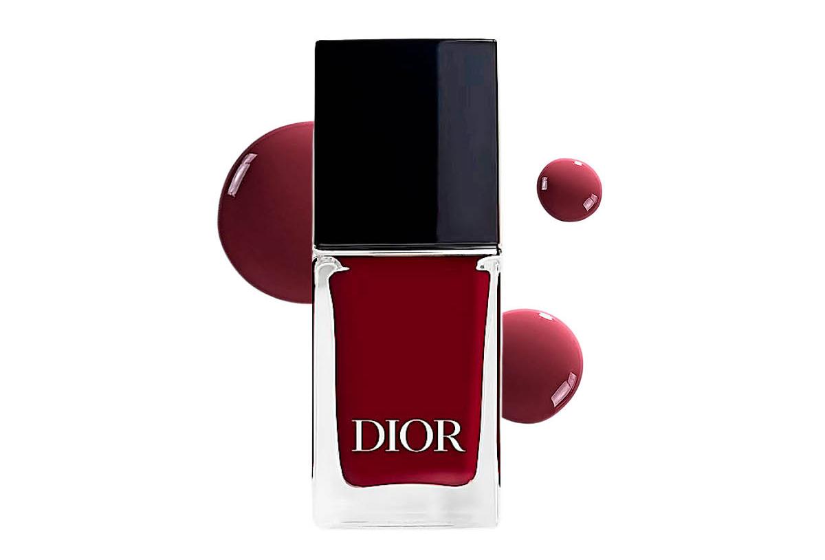 Лак для ногтей Dior.