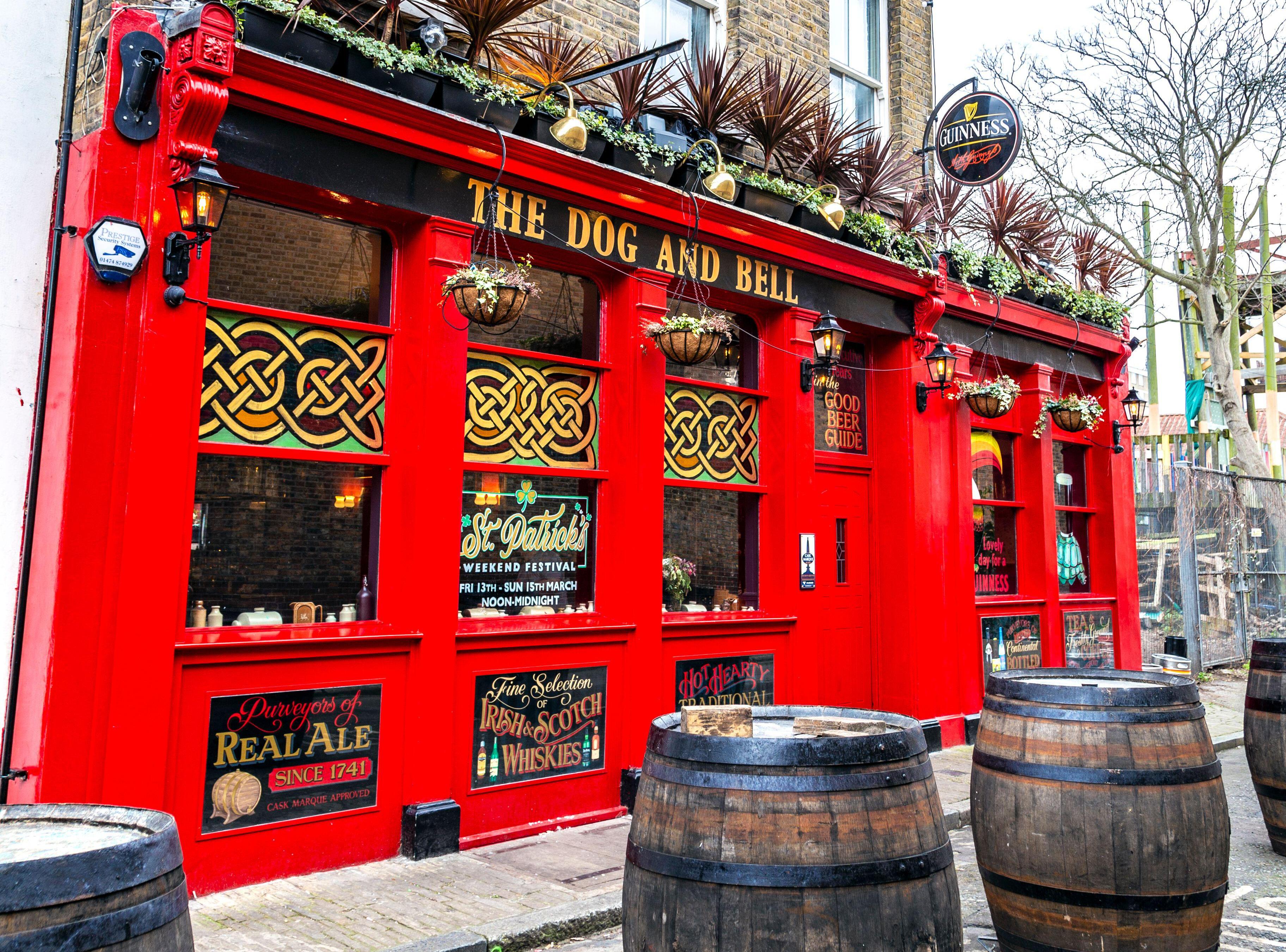 Паб The Dog and Bell, Дептфорд, Лондон, Великобритания