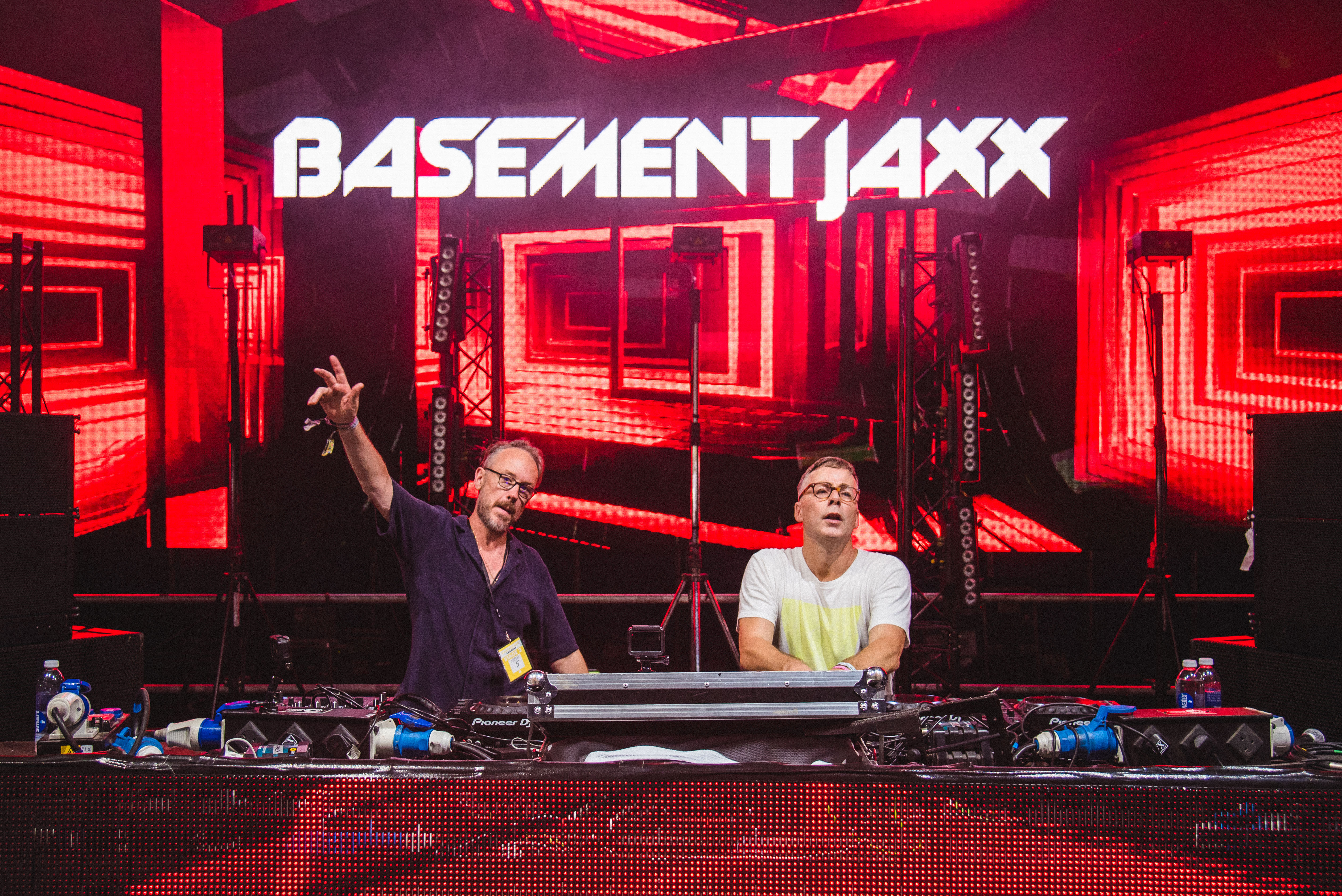 Basement Jaxx выступает на фестивале South West Four.