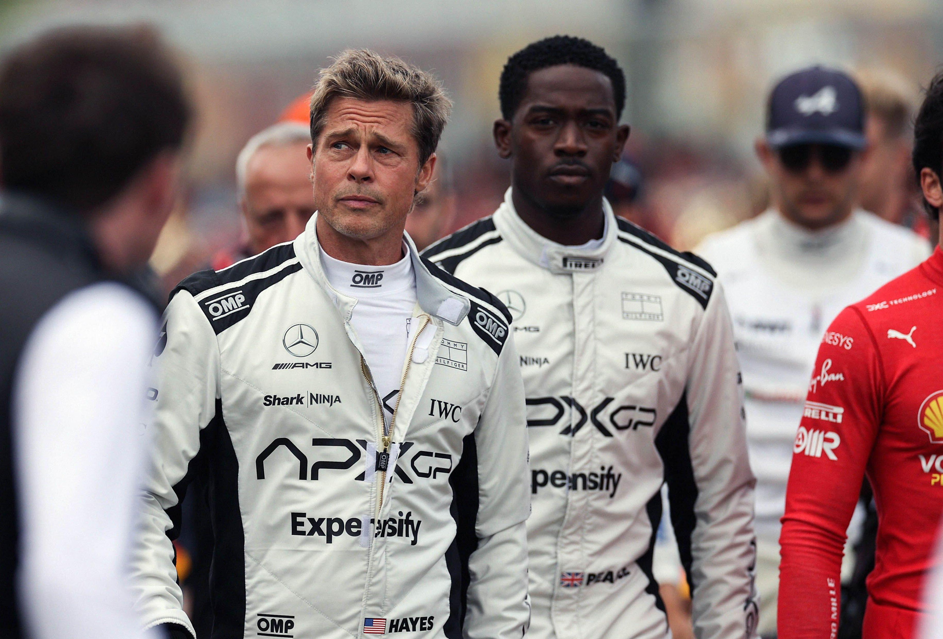 Брэд Питт и Дамсон Идрис в фильме F1