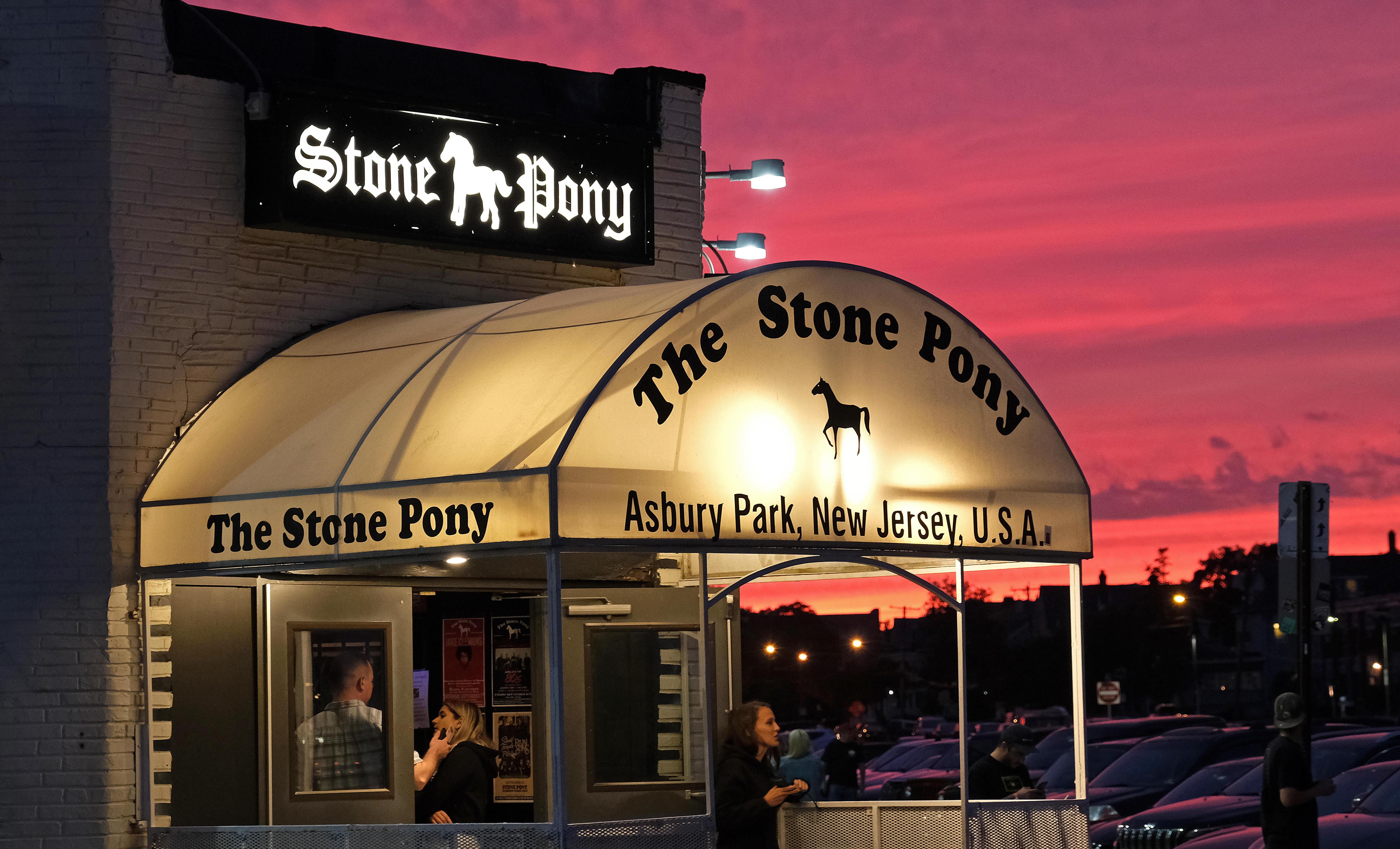 Stone Pony — это рок и блюз заведение возрастом 50 лет в Нью-Джерси