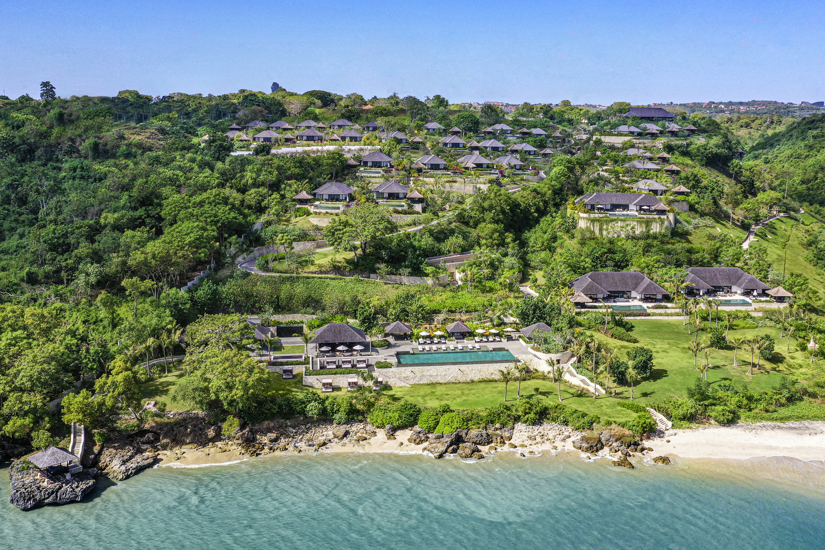Виллы курорта Raffles Bali с видом на океан