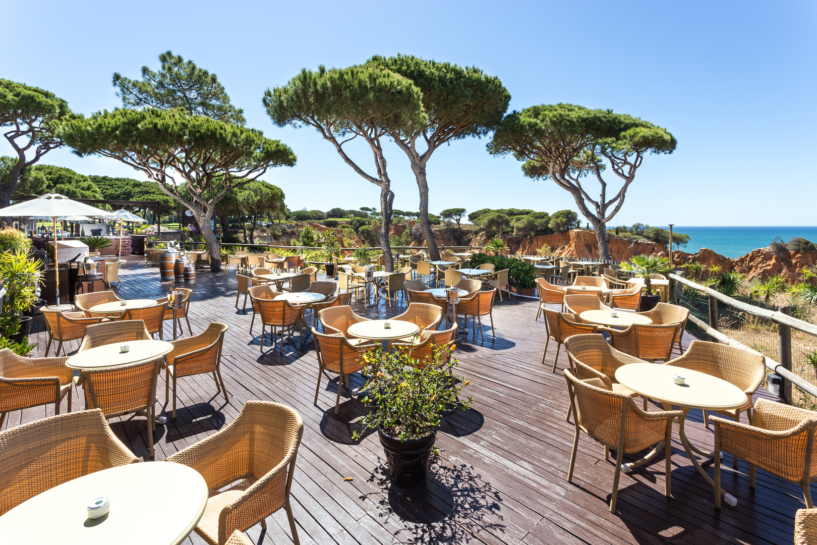 Pine Cliffs Resort, Олхош-де-Агу, люксовый отель в Алbufeira